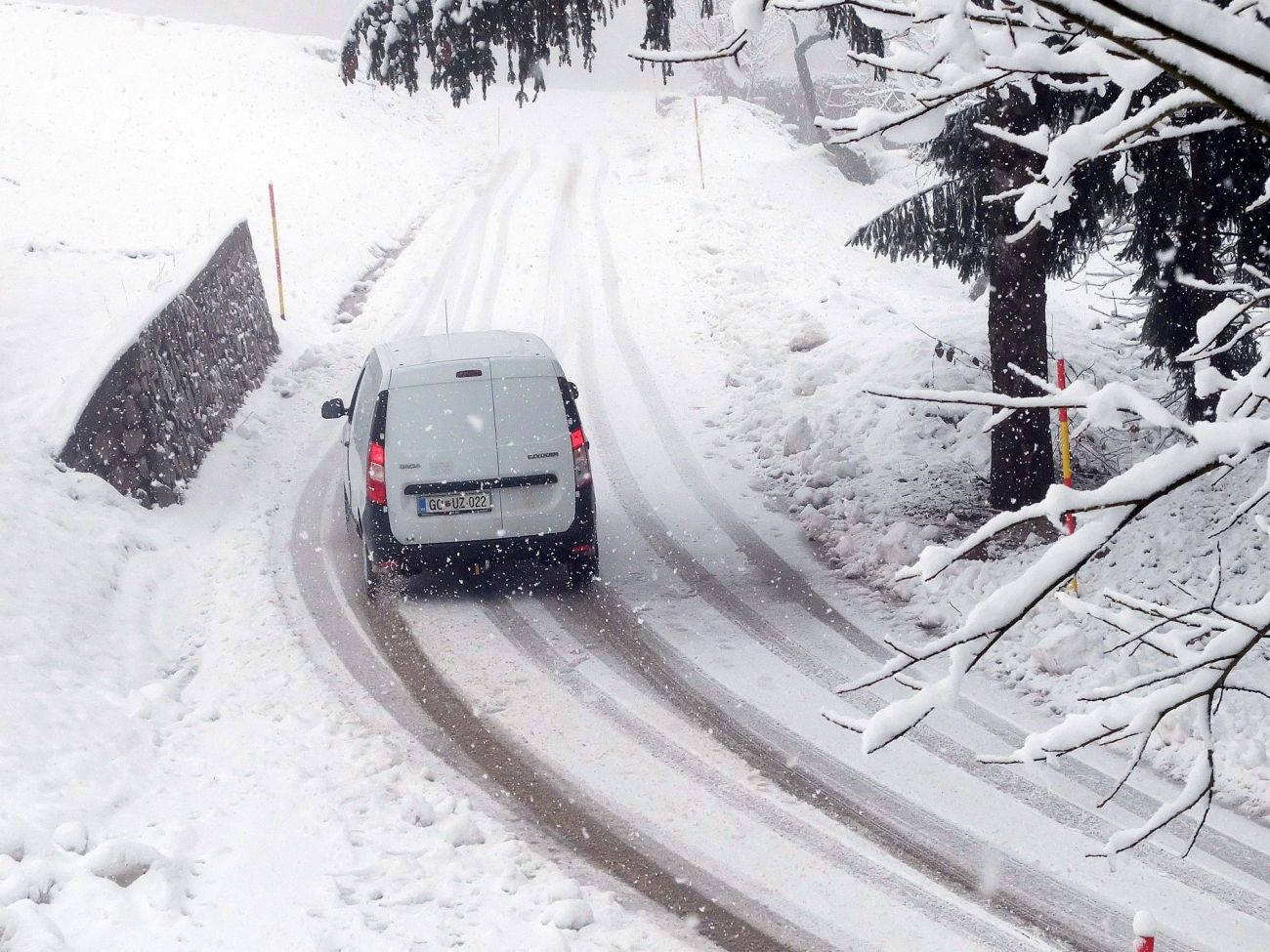 sneg ceste zima bobo2.JPG