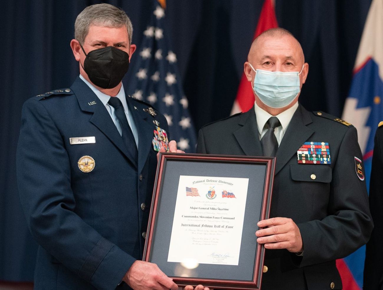 skerbinc plaketa slovaska zastava1.jpg