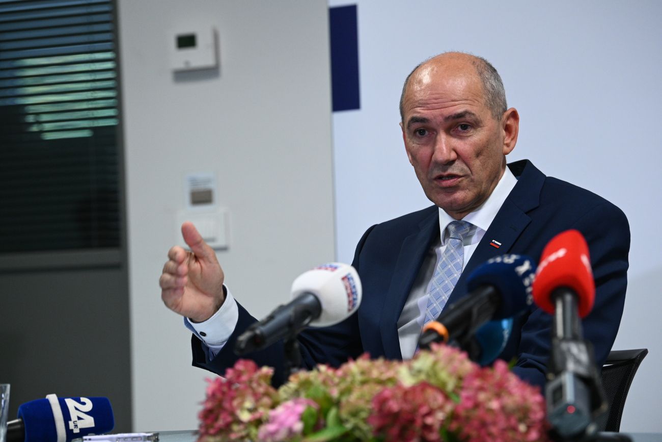 janez jansa vlada tw.jpg