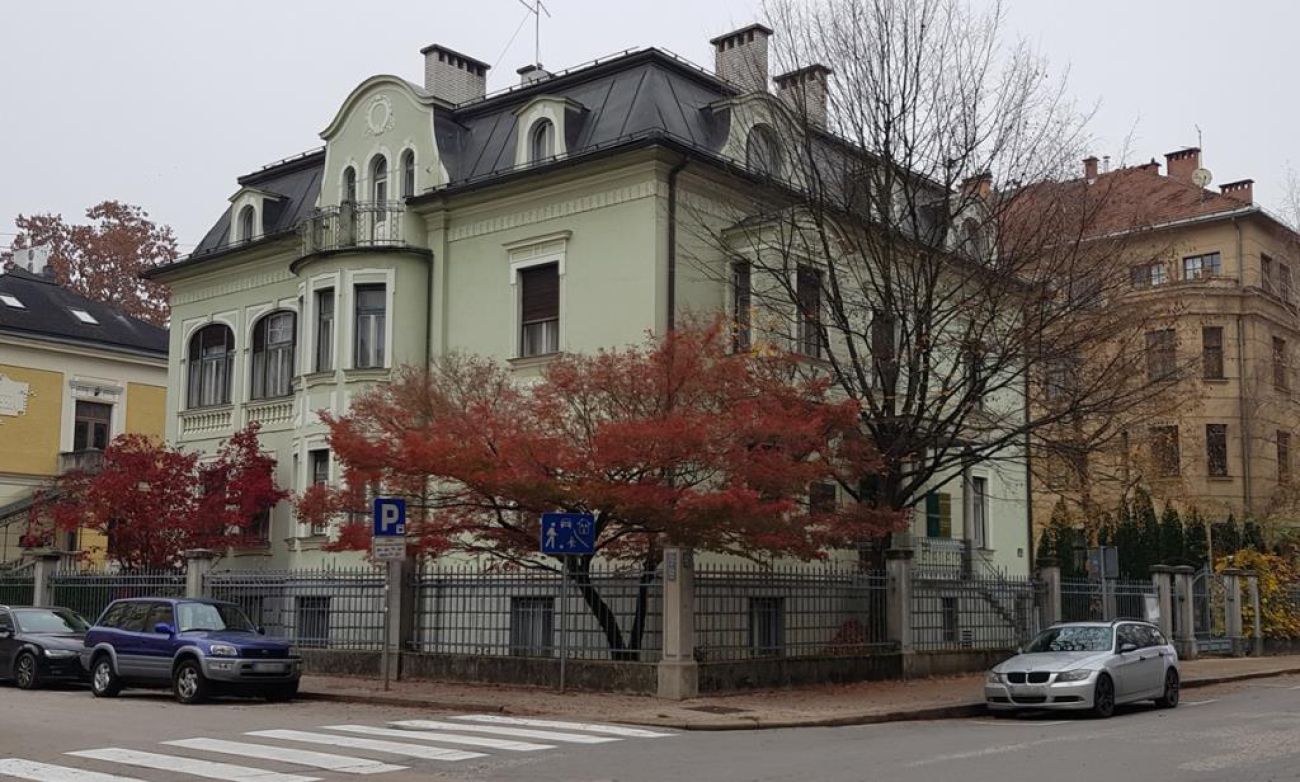 vila zlatorog stavba-LZS-lovska zveza.jpg