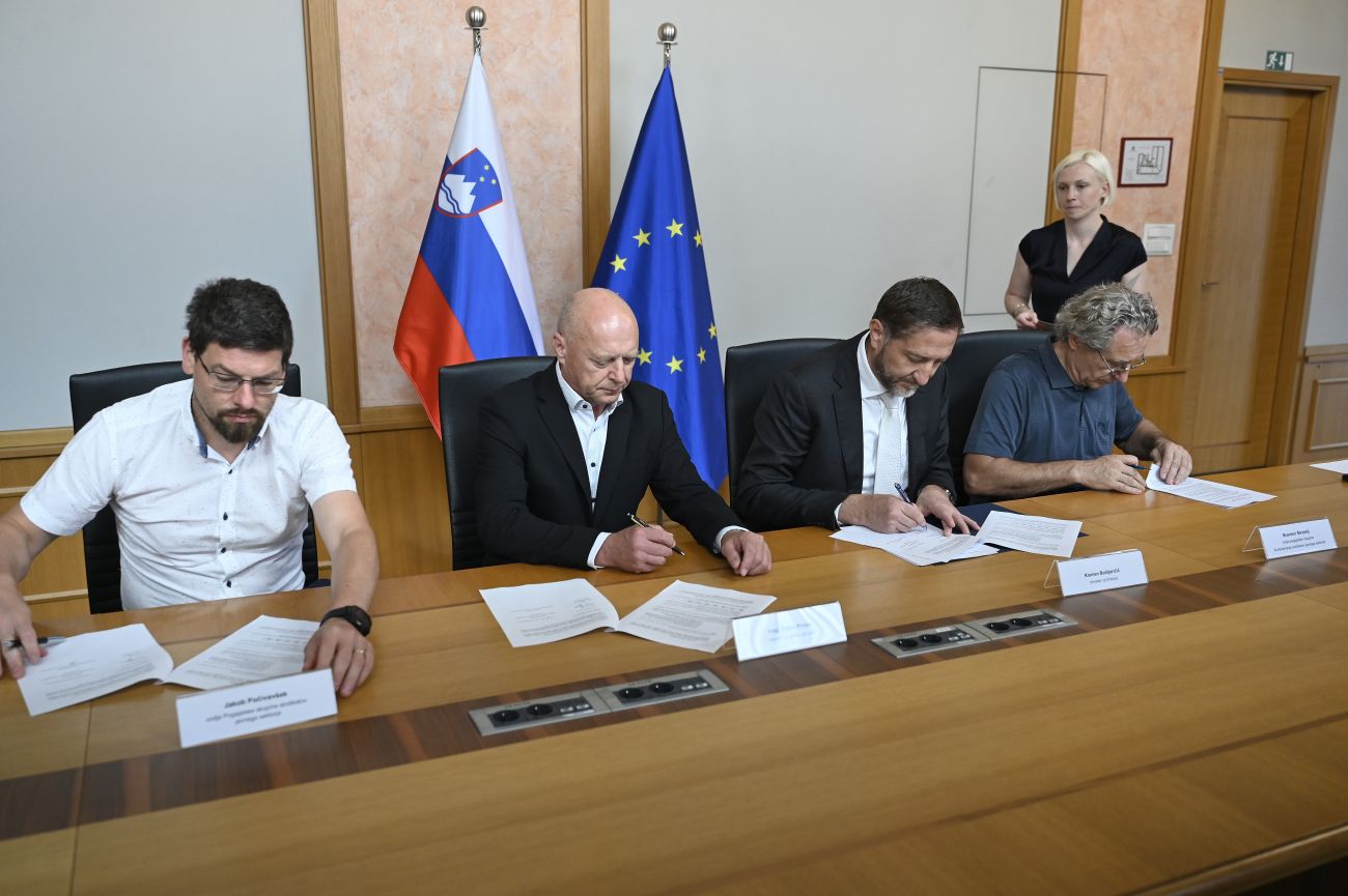 bostjancic strukelj props pocivavsek sr.jpg