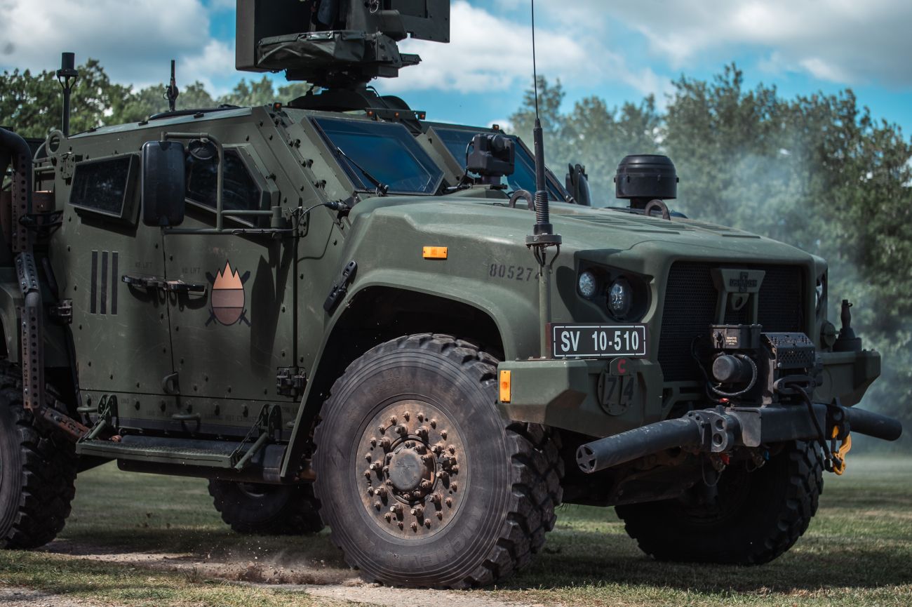 simbolična, slovenska-vojska, vojaki, esd, enota-za-specialno-delovanje, specialna, oklepno-vozilo