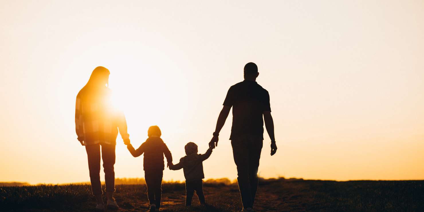 happy-family-silhouette-sunset