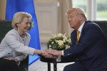 predsednica Evropske komisije Ursula von der Leyen in ameriški predsednik Donald Trump