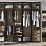 Garderobna omara vitrina