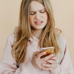 zgroženost nad telefonom