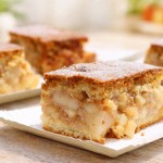 Jabolčni kolač z vanilijevim pudingom