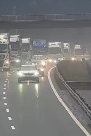 Množica tovornjakov na primorski avtocesti povzroča zastoje