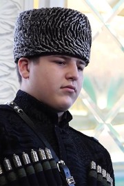 Video: Kadirov pohvalil sina, ki je zaradi zažiga korana pretepel Ukrajinca