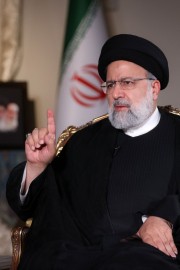 Iranski predsednik ob vojaški paradi pohvalil napad na Izrael