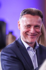 Vzporedne volitve: Vse kaže na gladko zmago Plenkovićeve HDZ