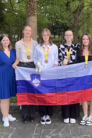Slovenska ekipa srednješolk na matematični olimpijadi z najboljšim rezultatom doslej