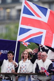 Britanci zgroženi nad "surovim mesom" v olimpijski vasi, manjka tudi ogljikovih hidratov