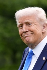 Trump z izvršnim ukazom nad medije in z novo grožnjo proti Harvardu