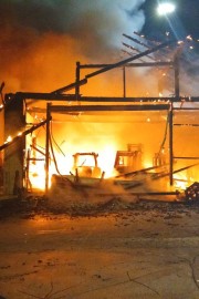 V boju z ognjem 60 gasilcev, družina Mulec ostala brez poslopja (foto)