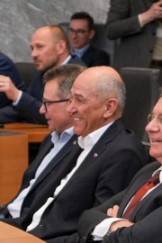 SDS in NSi skovali načrt, ki bo razjezil sindikate