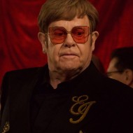 Elton John je vid izgubil zaradi okužbe oči