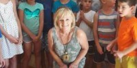 Skupina metliških otrok s podžupanjo