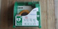 Defibrilator na OŠ Cerklje ob Krki (foto: Občina Brežice)