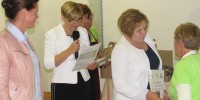 Ministrica Bratušek  in predsednica Lavričeva pri podeljevanju priznanj