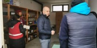 Neutrudni humanitarec Božo Kostadinovski pri zbiranju pomoči za Ukrajino v Ribnici
