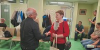Predsednik KORK Šmarjeta Janez Turk čestita Mariji Zalokar