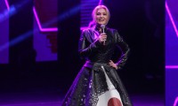 Zarometi 2017 - ekstravagantna Helena Blagne v izvedbi pesmi Tattoo.jpg