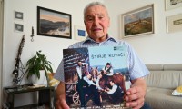 Klarinetist Jože Šteharnik iz Maribora je s Kovači oral ledino.JPG