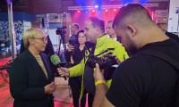 Predsednica zelo dobro razpoložena med Veseljaki.jpg