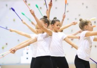 (FOTO) Ritmične gimnastičarke navdušile na novoletnem nastopu