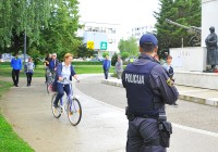 (FOTO) S kolesi proti vladi