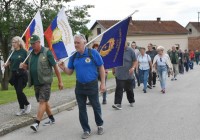 (FOTO) Tradicionalni veteranski pohod do pomnika v spomin na osamosvojitveno vojno