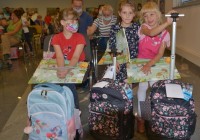 V prostorih občine Radenci prvošolčkom razdelili šolske torbe