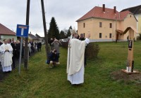 (FOTO) V Porabju so blagoslovili križev pot