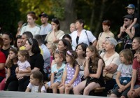 (FOTO) Na grajskem dvorišču odkrivali skrivnosti ravnovesja na igriv in ustvarjalen način