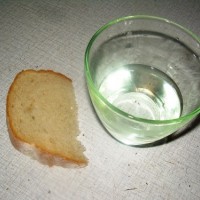 kruh in voda