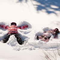 Otroci v snegu
