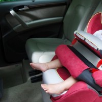 Otrok v avtu