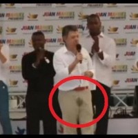 Kolumbijski predsednik Juan Manuel Santos se je med govorom polulal v hlače