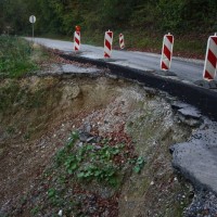 cesta, poškodovana