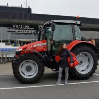 Traktor, ženska