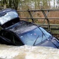 avto potok poplave reševanje