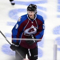 nathan mackinnon re