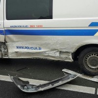 policijski avto, poškodovan1