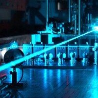 laser eksperiment svetloba