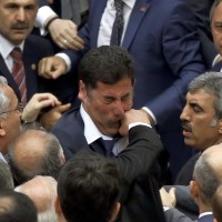 pretep turčija parlament poslanci tony