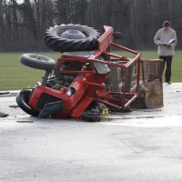 policija traktor nesreča promet