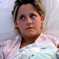 mladoletno mladoletnice mama otrok dojenček porod tony