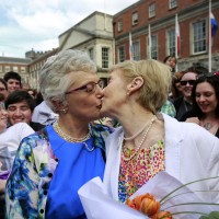 Glasovali za legalizacijo porok istospolnih parov