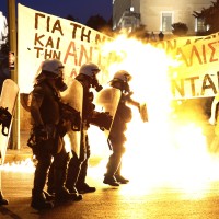 grcija protest molotovka policija